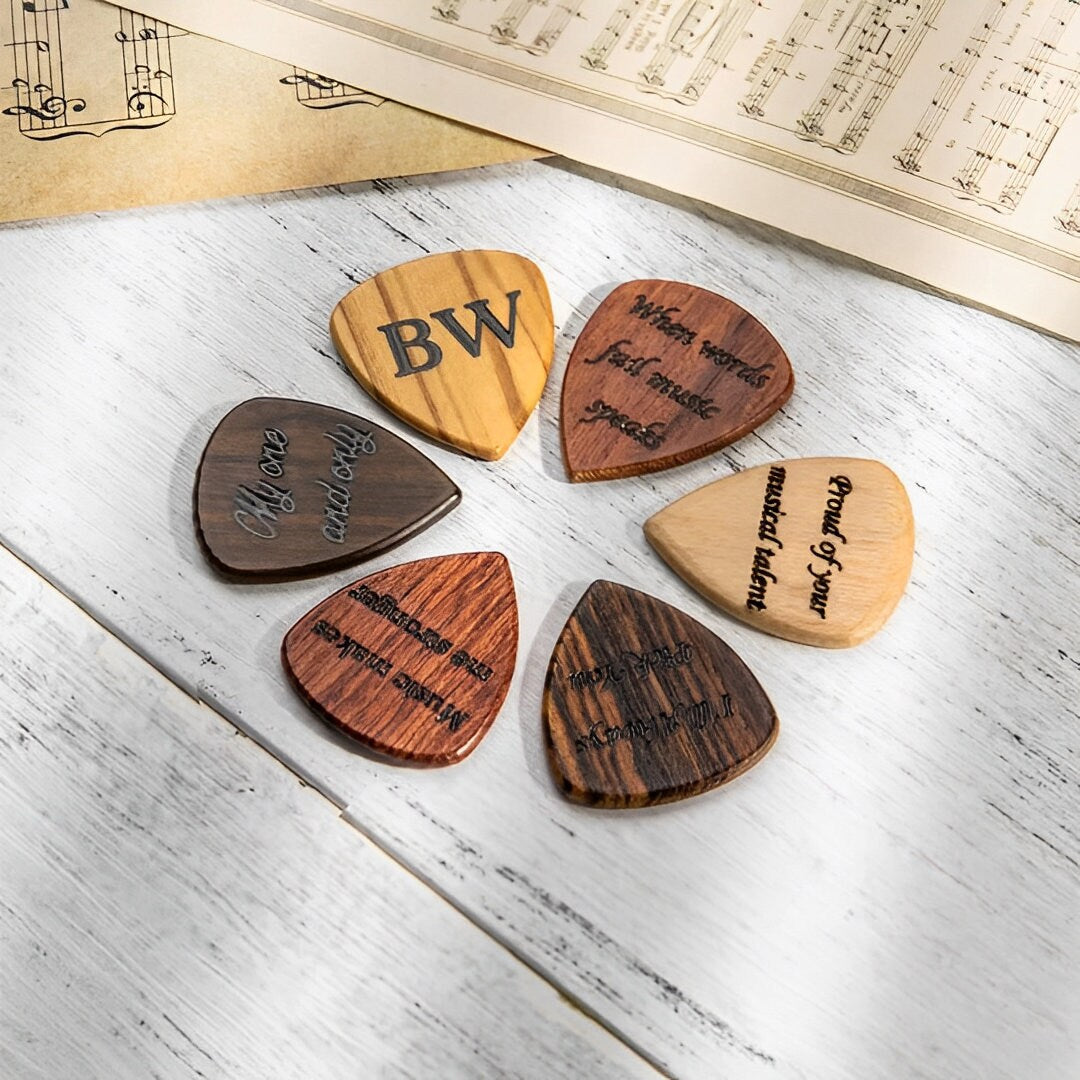 Customized Guitar Keyring and Guitar Pick