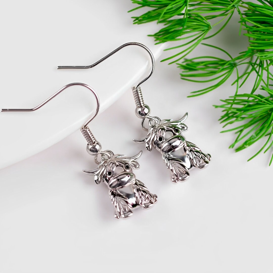 Highland Cow Dangly Earrings