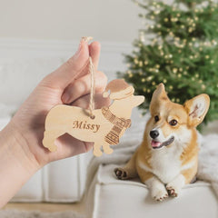Personalisierter Holzanhänger mit Hundesilhouette, Weihnachtsmannmütze und Schal
