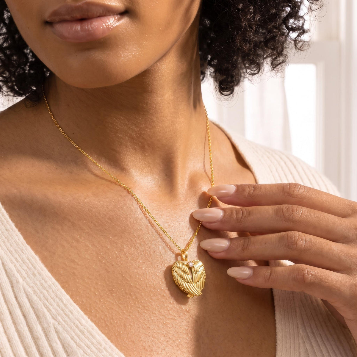 Médaillon urne ailes d'ange, collier photo de crémation personnalisé, souvenir commémoratif gravé pour cendres, cadeau de sympathie pour la perte d'un bébé, d'un animal de compagnie ou d'une maman