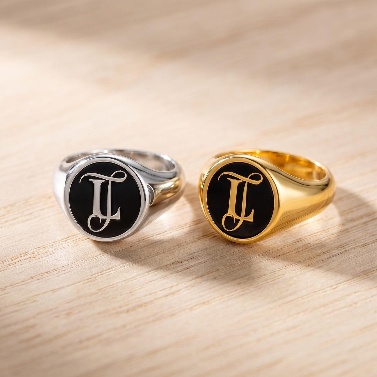 Individuell gestalteter Monogramm-Siegelring mit Innengravur
