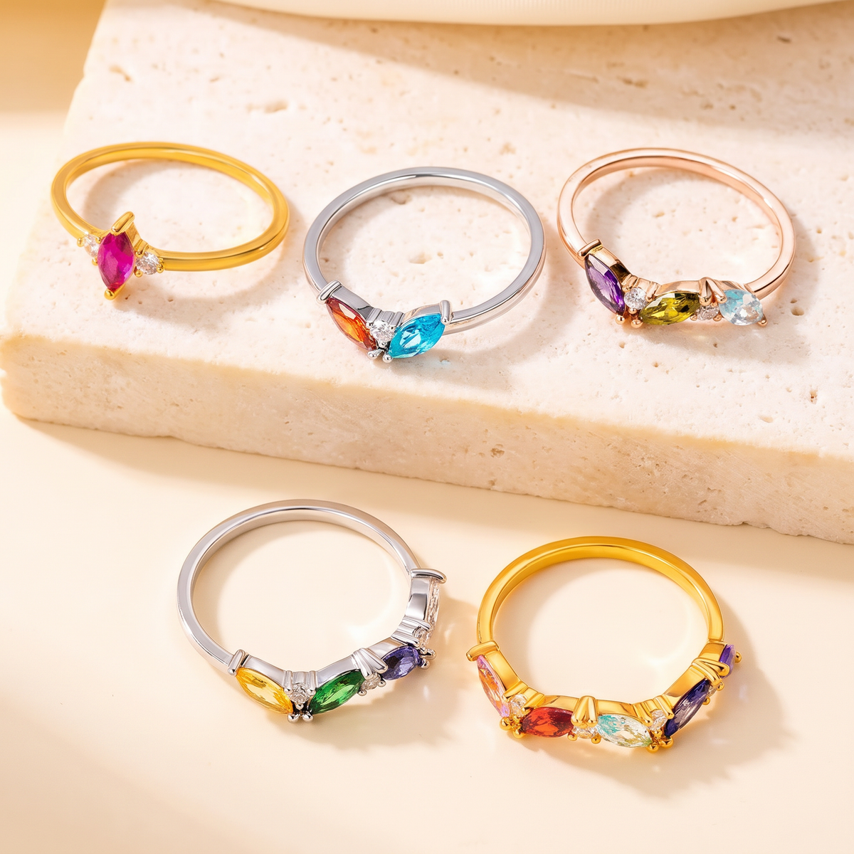 Anello con più pietre portafortuna taglio marquise