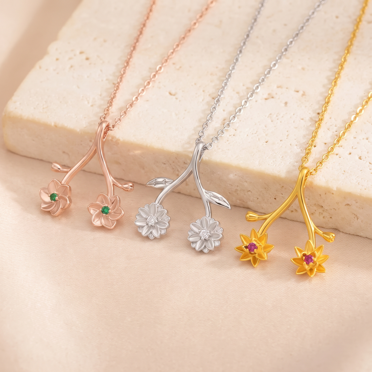 Collana portaanello personalizzata con pietra portafortuna e fiore del mese