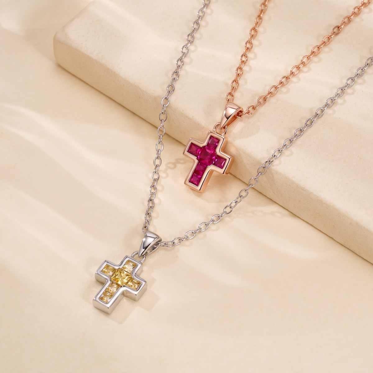 Collana piccola croce con pietre portafortuna