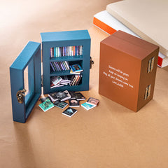Personalisiertes Miniatur-Bücherregal gegen Angstzustände