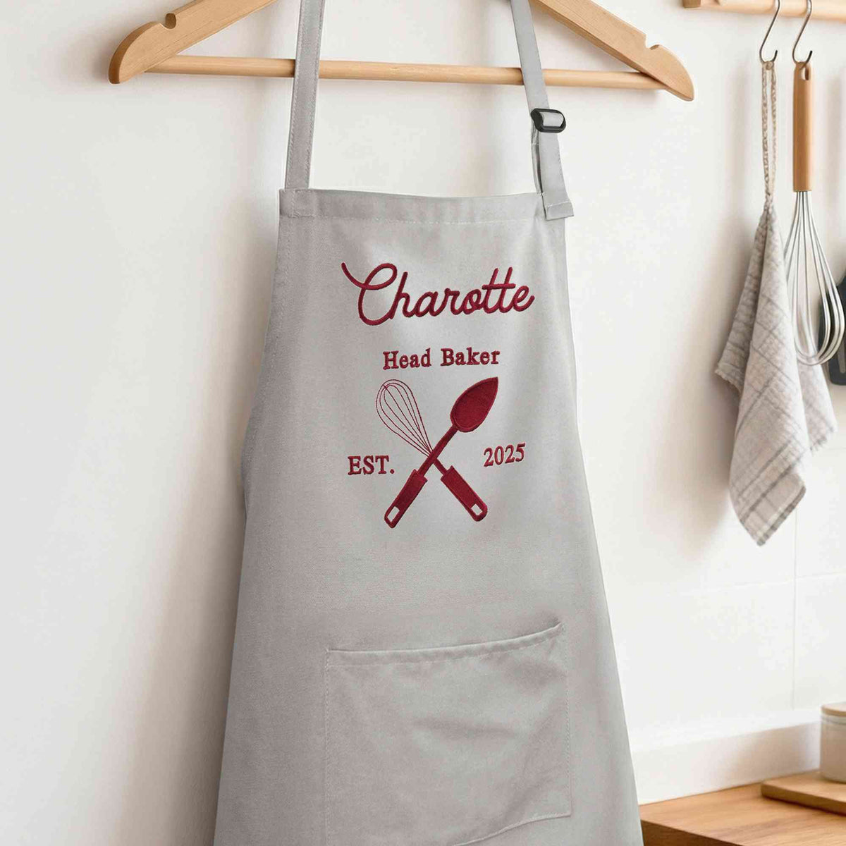 Personalized Embroidered Name Apron with Pockets, photo 1