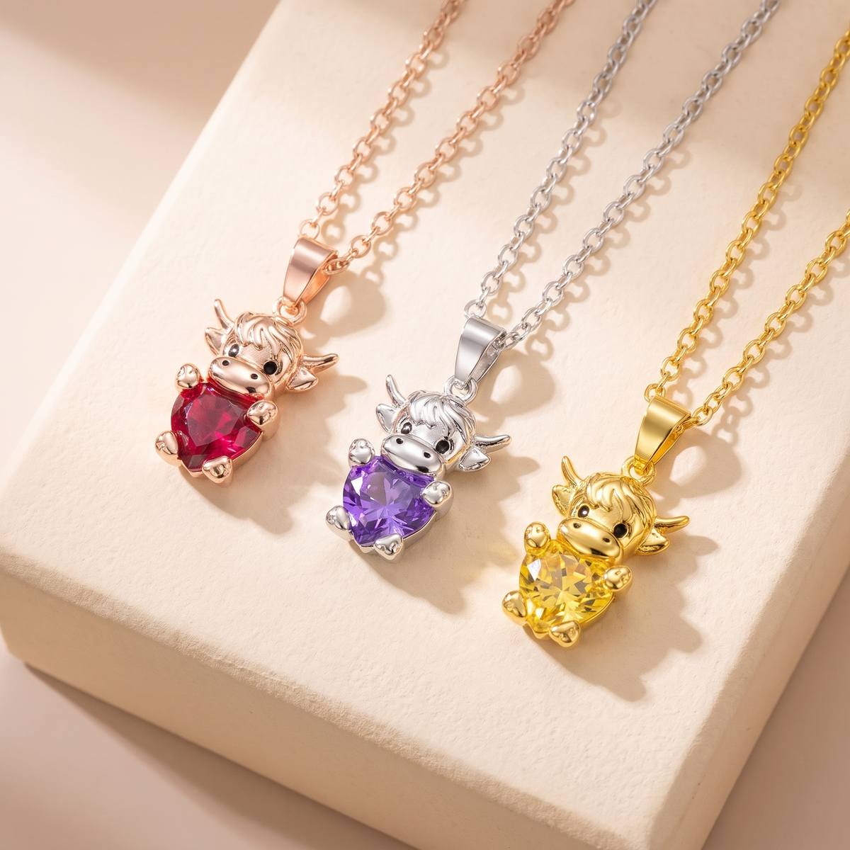 Ketting met Schotse hooglander en geboortestenen