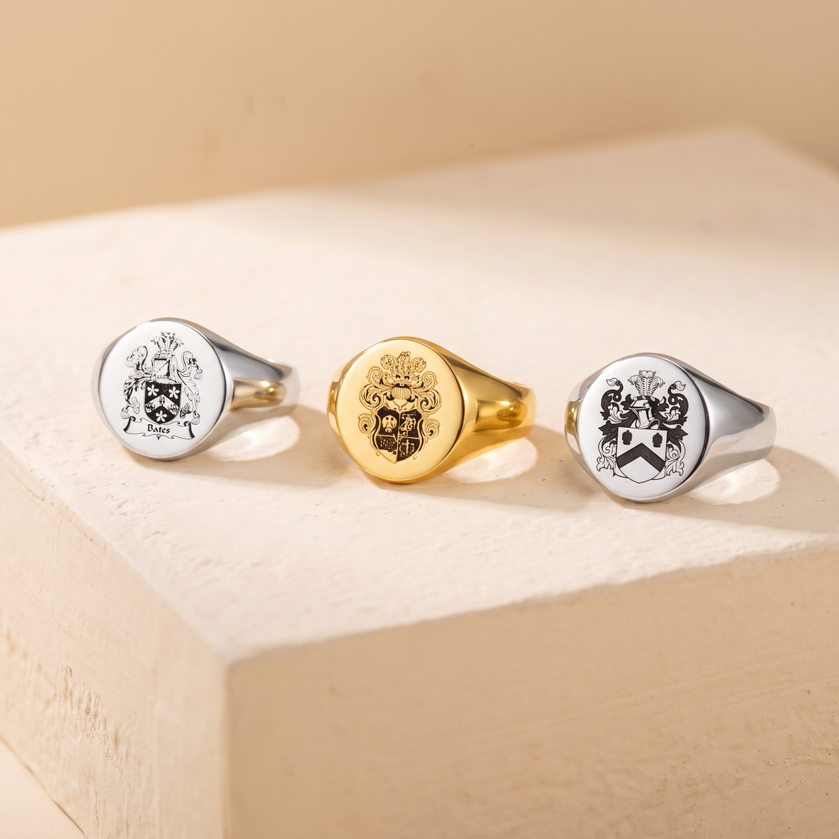 Anello con sigillo e stemma in argento sterling personalizzato