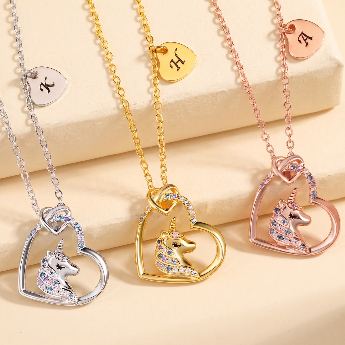 Collana cuore unicorno con iniziale personalizzata