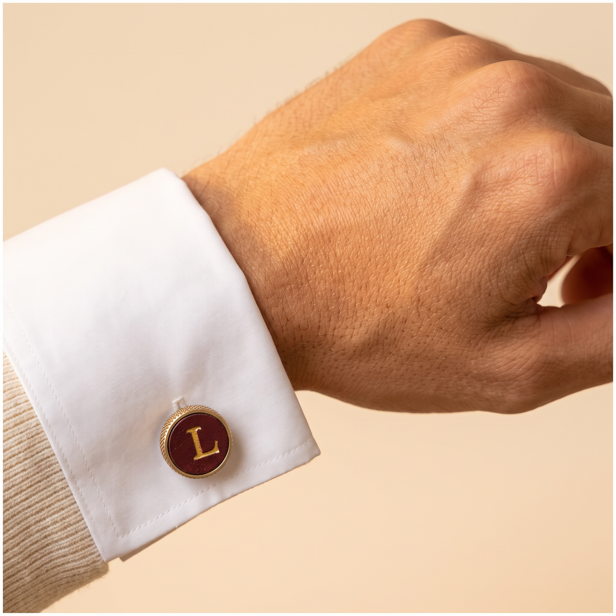 Gemelli in ottone zigrinato e pelle con iniziali personalizzati