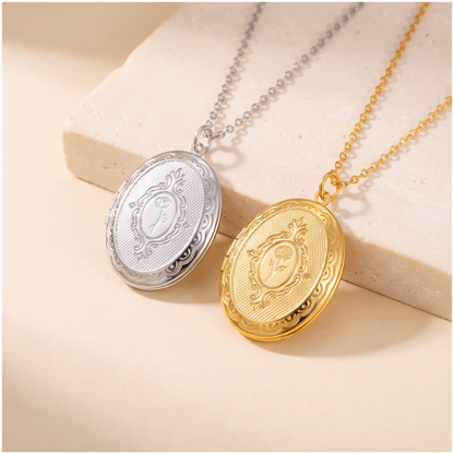 Oval medaljong med födelseblomma