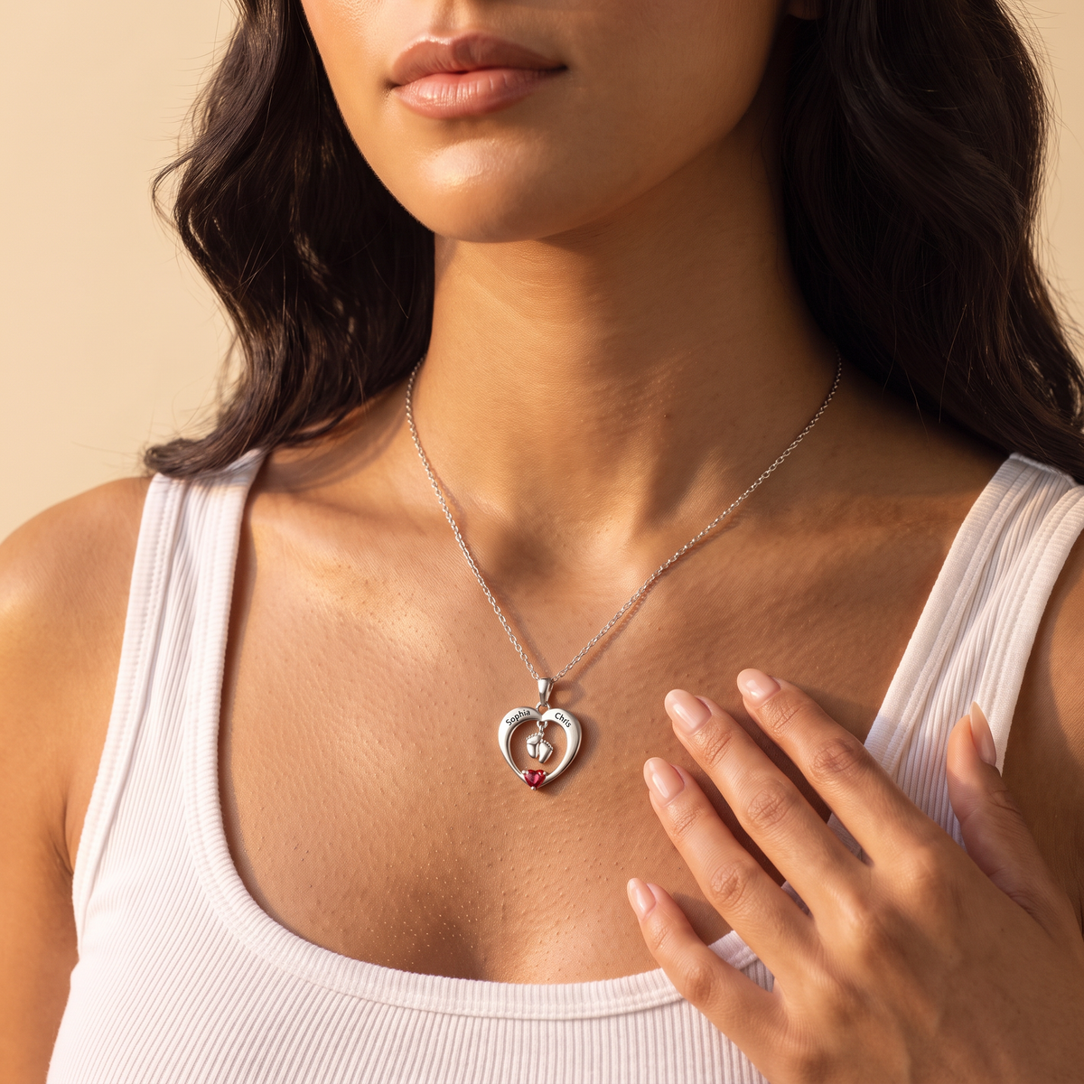 Collana con piedini, pietra portafortuna e nomi incisi