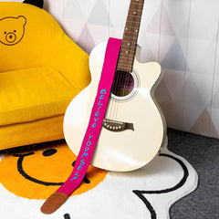 Personalisierter, bestickter Gitarrengurt mit Text