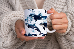 Keramikbecher mit Orca-Wal-Motiv im Aquarellstil (325 ml)