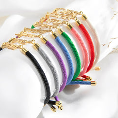 Personalisiertes minimalistisches Armband mit hebräischem Namensschild
