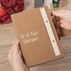 Notizbuch für Kinder aus Leder mit Initialen und Holzstift