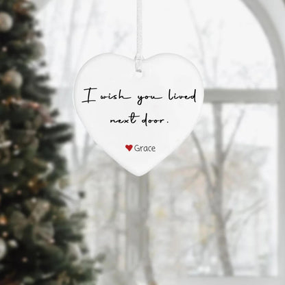 Personalisierter Weihnachtsbaumschmuck mit Namen, herzförmige Keramik-Hängedekoration mit Schleife, individuelles Weihnachtsgeschenk für Familie und Freunde