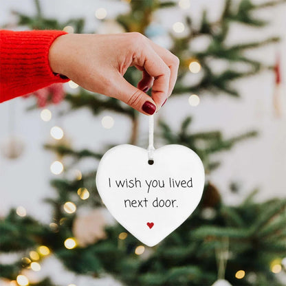 Personalisierter Weihnachtsbaumschmuck mit Namen, herzförmige Keramik-Hängedekoration mit Schleife, individuelles Weihnachtsgeschenk für Familie und Freunde