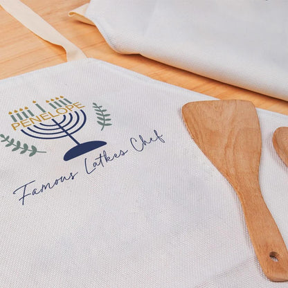 Personalisierte Menora-Küchenschürze mit Namensaufdruck, wasserdichte Schürze mit Tasche, ideales Geschenk zu Chanukka und Weihnachten für Kochbegeisterte und die ganze Familie.