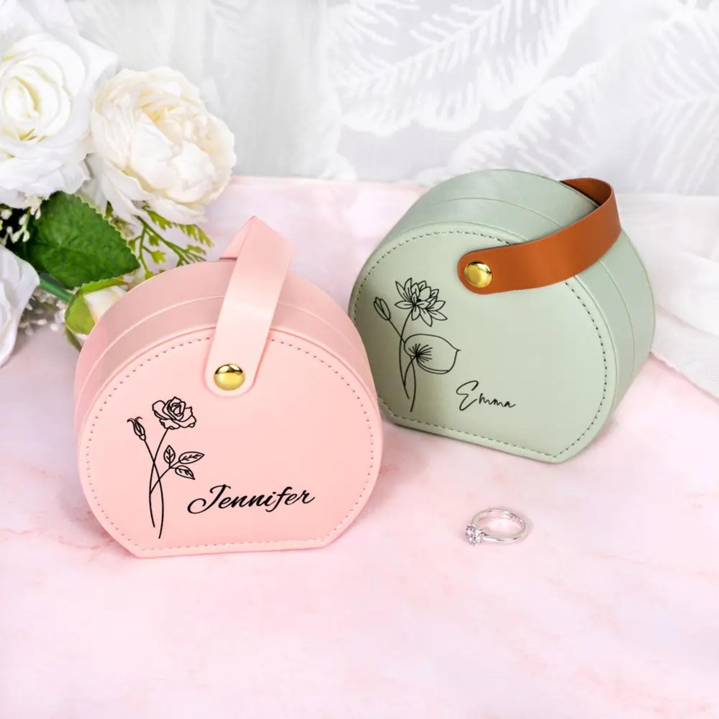 Personalisierte Schmucktasche mit Geburtsblume und Namen | Individuell gestaltete Reisetasche mit Blumenmuster für Damen | Geschenk zum Geburtstag, zur Hochzeit oder zum Jahrestag
