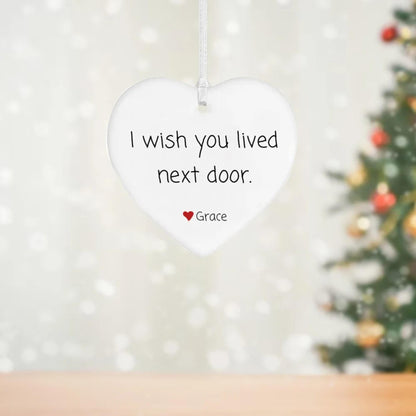 Personalisierter Weihnachtsbaumschmuck mit Namen, herzförmige Keramik-Hängedekoration mit Schleife, individuelles Weihnachtsgeschenk für Familie und Freunde