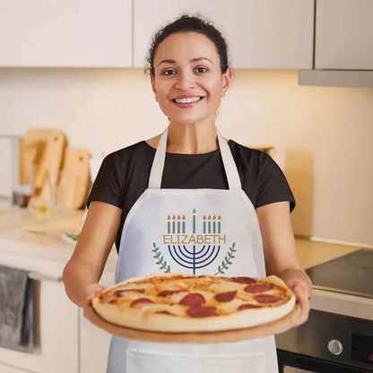 Personalisierte Menora-Küchenschürze mit Namensaufdruck, wasserdichte Schürze mit Tasche, ideales Geschenk zu Chanukka und Weihnachten für Kochbegeisterte und die ganze Familie.