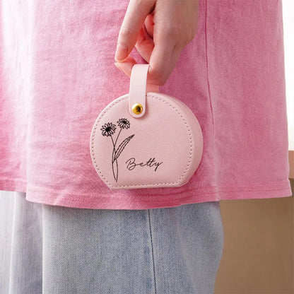 Personalisierte Schmucktasche mit Geburtsblume und Namen | Individuell gestaltete Reisetasche mit Blumenmuster für Damen | Geschenk zum Geburtstag, zur Hochzeit oder zum Jahrestag