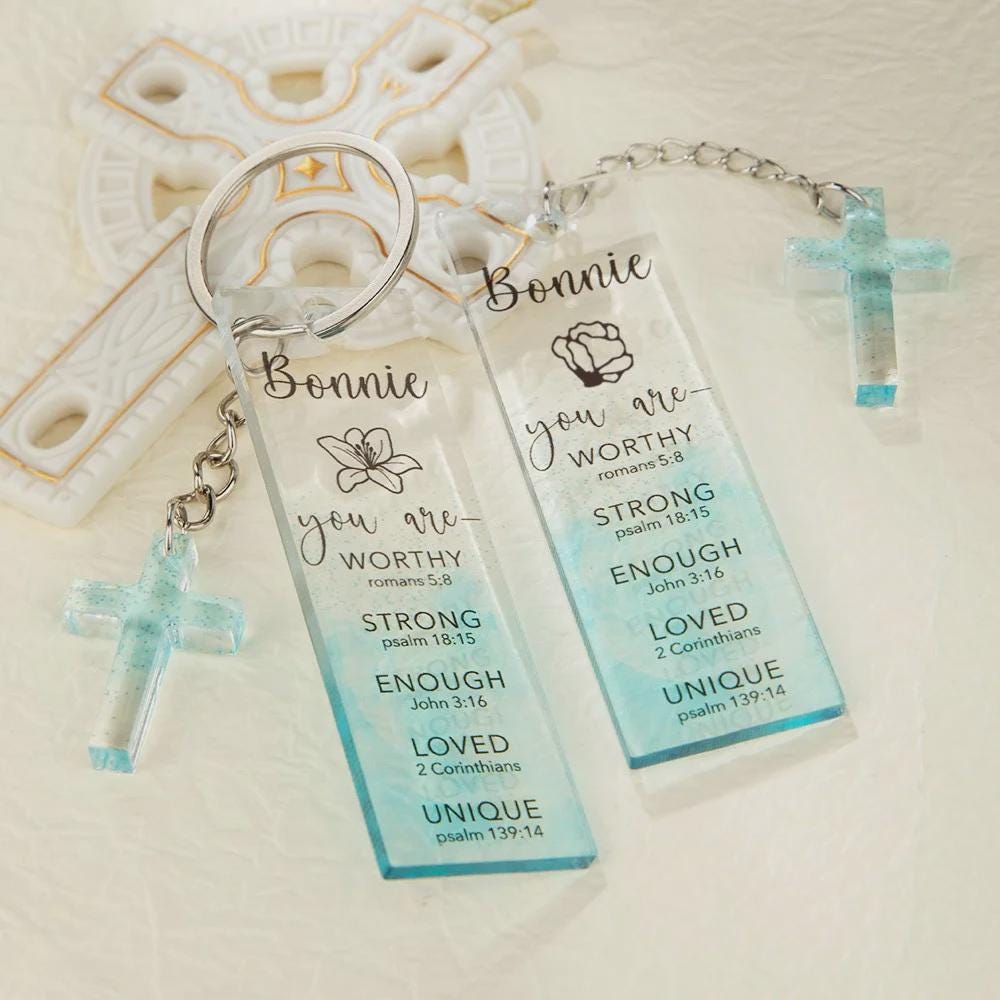 Personalisiertes Bibel-Lesezeichen oder Schlüsselanhänger mit Kreuzanhänger, individueller christlicher Schlüsselanhänger/Lesezeichen, Tauf- oder Weihnachtsgeschenk für Frauen und Mädchen