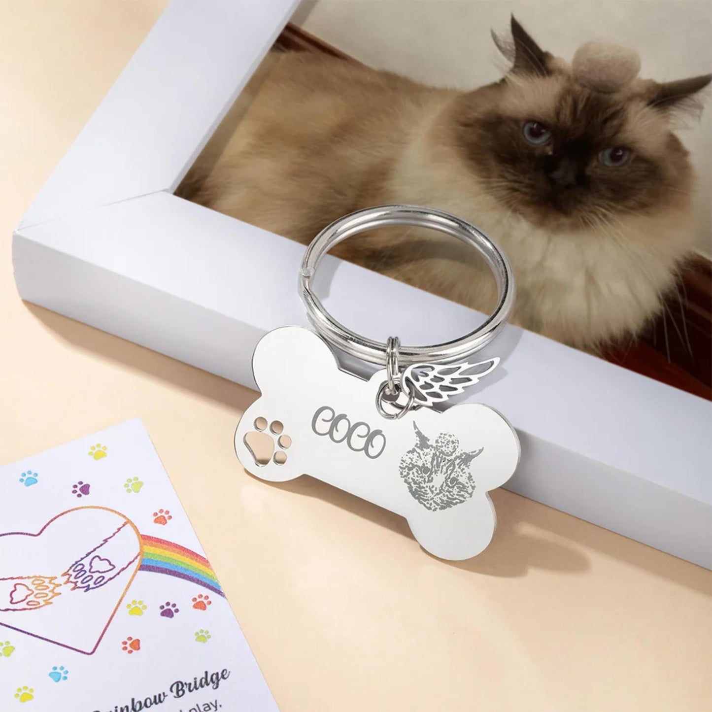 Personalisierter Hundeknochen-Schlüsselanhänger mit eingraviertem Namen und Flügelmotiv, Erinnerungs-Schlüsselanhänger mit Haustierporträt, Andenken für Hunde-/Katzenbesitzer