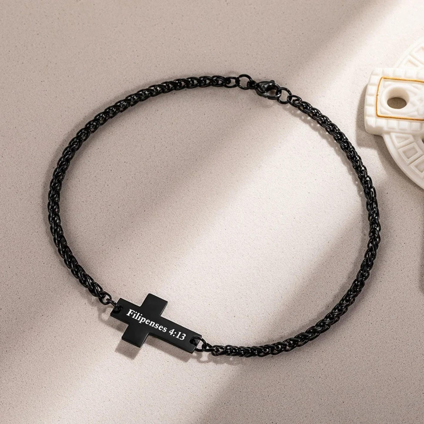 Personalisiertes Kreuzarmband mit Namensgravur, Unisex-Schmuck mit religiösem Bezug, Geschenk zum Geburtstag, zur Taufe oder zu Weihnachten für Sie und Ihn