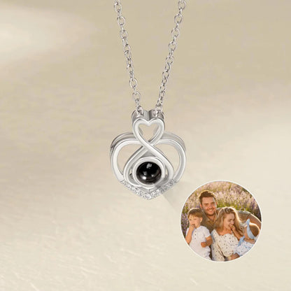 Personalisierte Fotoprojektionskette mit ineinander verschlungenen Herzen, Liebes-Fotoschmuck, Geschenk zum Geburtstag, Jahrestag, Valentinstag, für Sie
