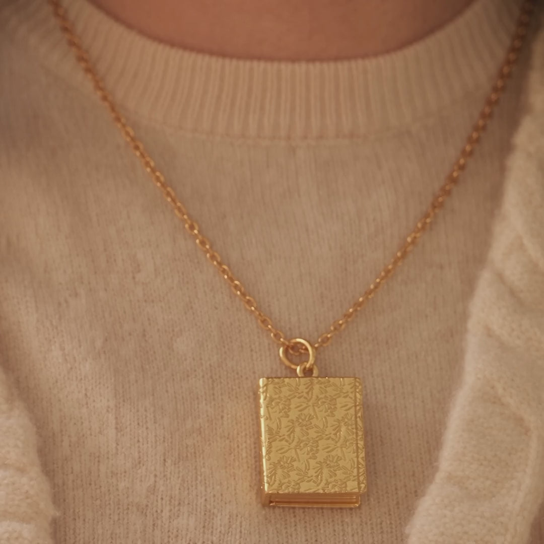 Personalized Photo Album Locket Necklace with Engraving video